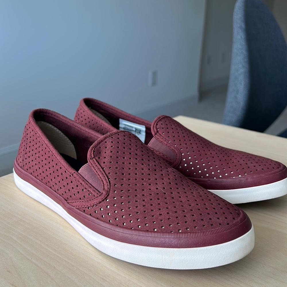 sperry crest sneaker